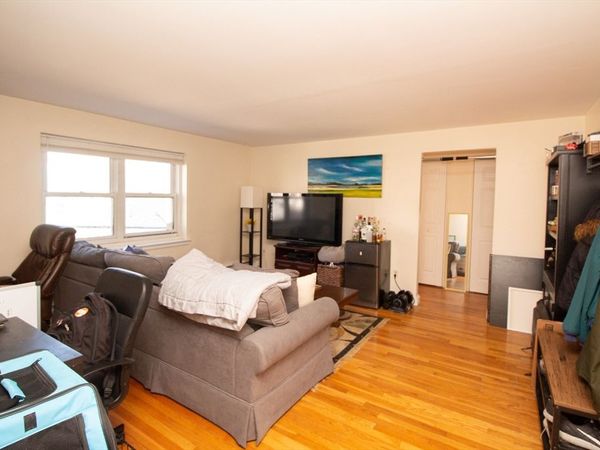 95 Chestnut St, Unit 4, Brookline, MA 02445