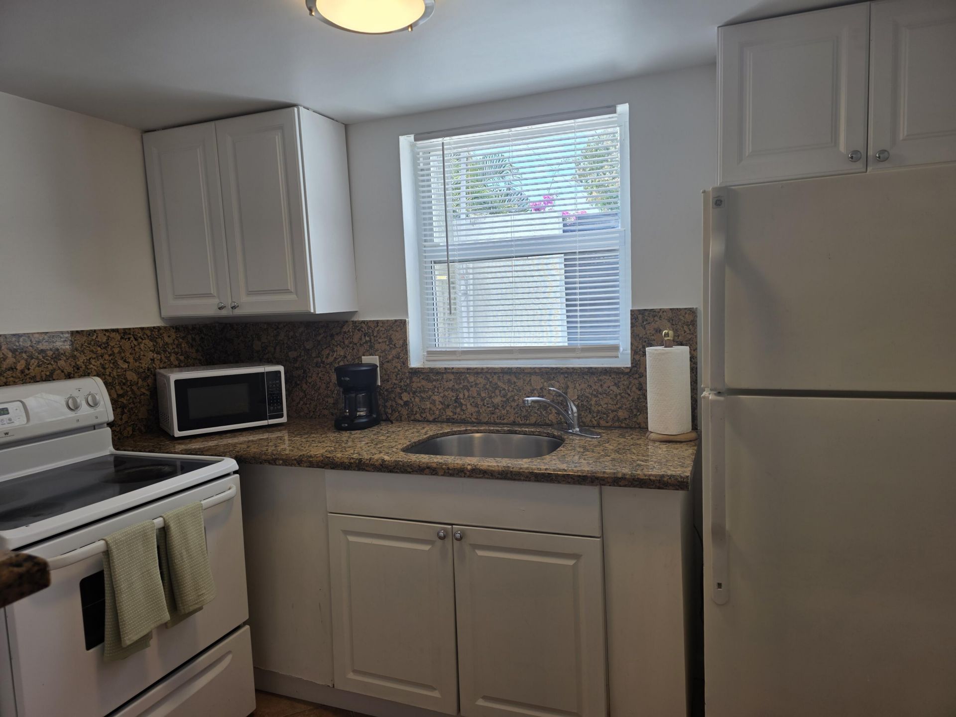 911 N Federal Highway, Unit 106, Lake Worth Beach, FL 33460 Photo