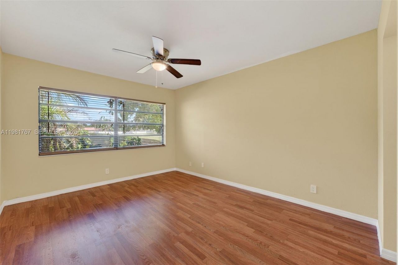 9315 Wedgewood Dr, Unit B19, Tamarac, FL 33321 Photo