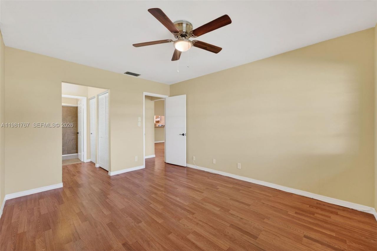 9315 Wedgewood Dr, Unit B19, Tamarac, FL 33321 Photo