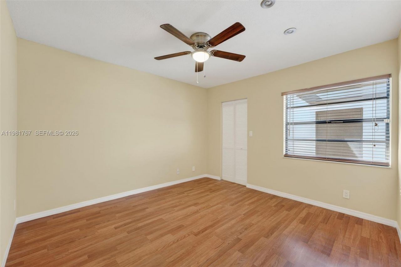 9315 Wedgewood Dr, Unit B19, Tamarac, FL 33321 Photo