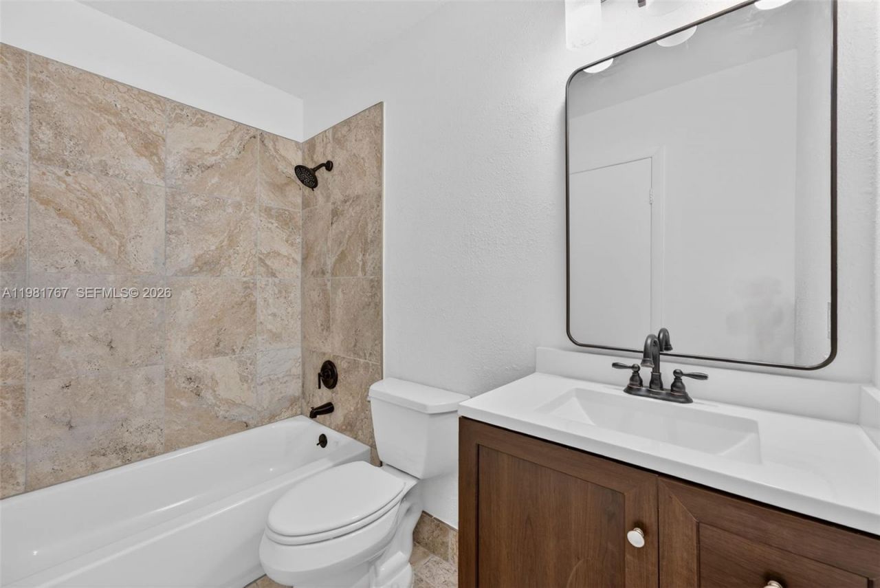 9315 Wedgewood Dr, Unit B19, Tamarac, FL 33321 Photo