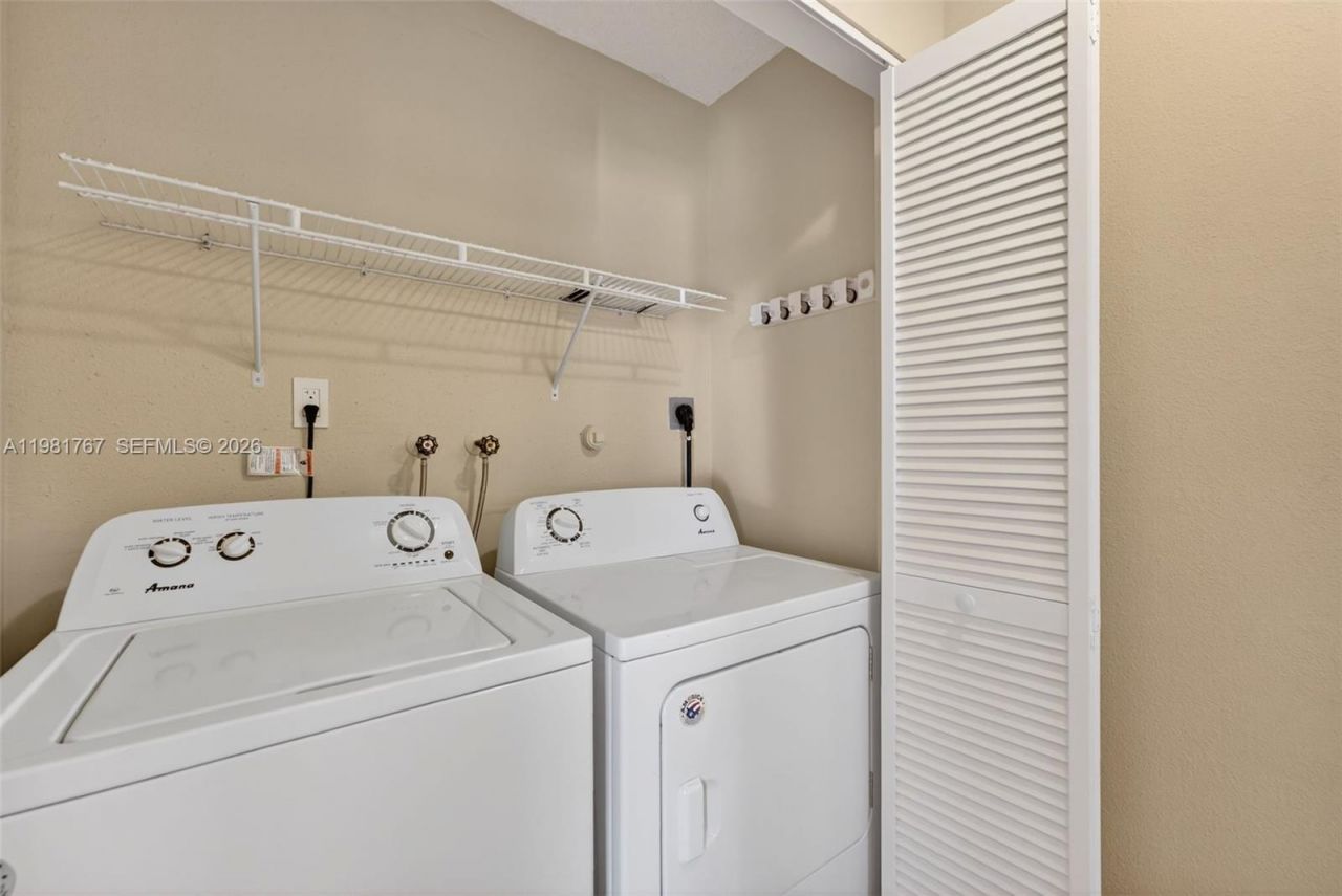 9315 Wedgewood Dr, Unit B19, Tamarac, FL 33321 Photo