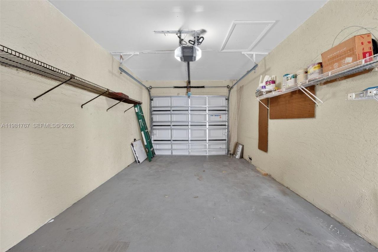 9315 Wedgewood Dr, Unit B19, Tamarac, FL 33321 Photo