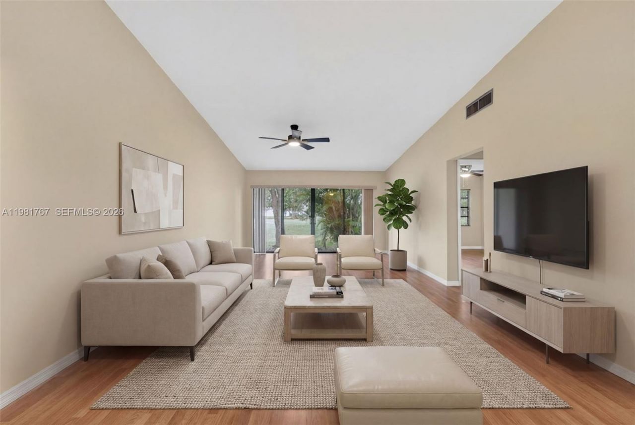 9315 Wedgewood Dr, Unit B19, Tamarac, FL 33321 Photo