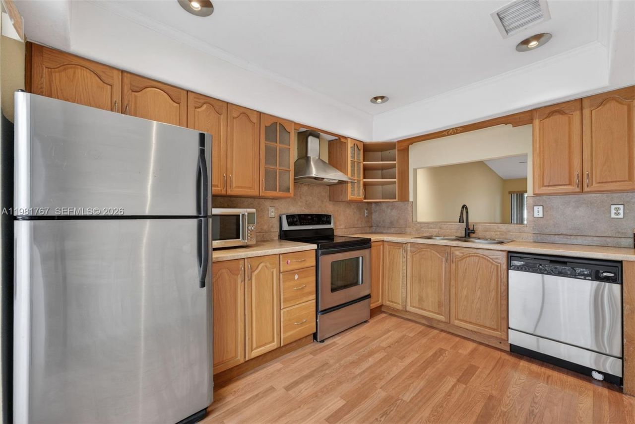 9315 Wedgewood Dr, Unit B19, Tamarac, FL 33321 Photo