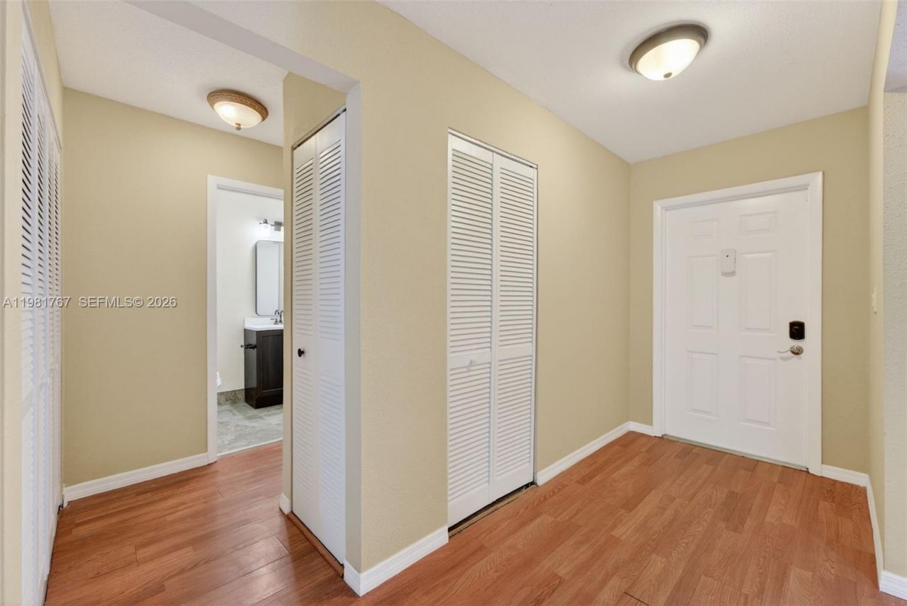 9315 Wedgewood Dr, Unit B19, Tamarac, FL 33321 Photo