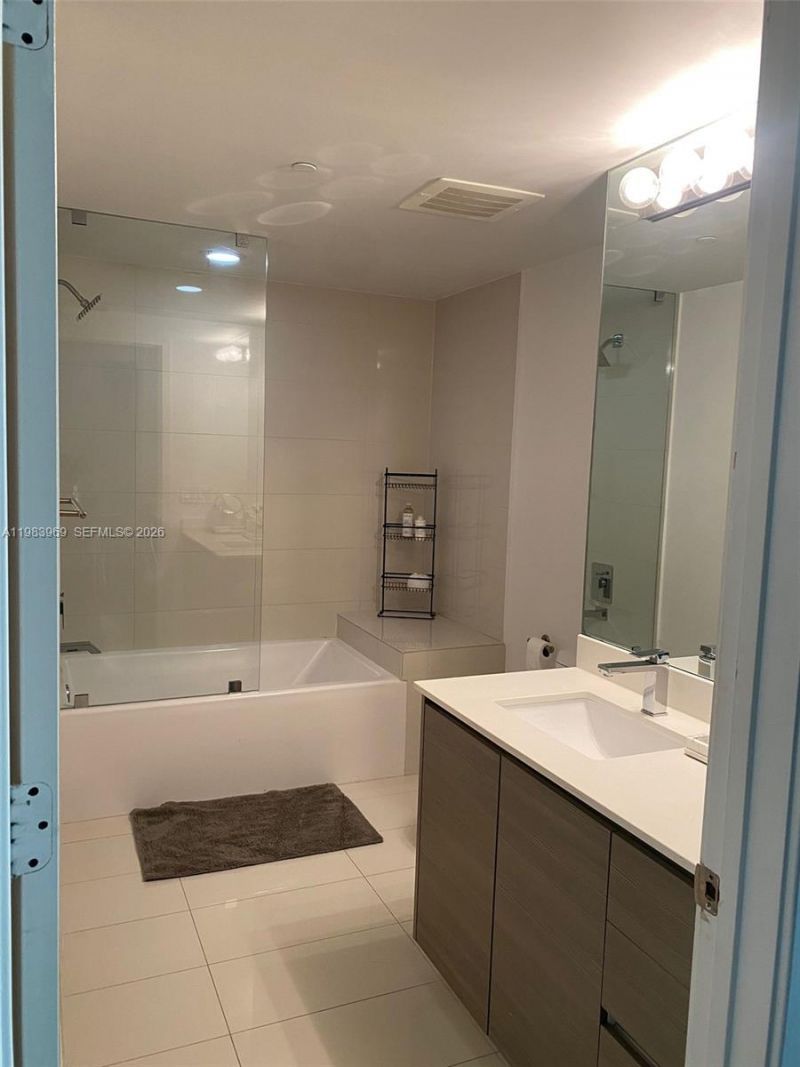 460 NE 28th St, Unit 2807, Miami, FL 33137 Photo