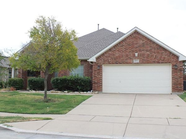 10212 Red Bluff Lane, Fort Worth, TX 76177
