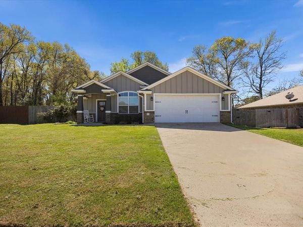 307 Mission Crest Circle , Lindale, TX 75771