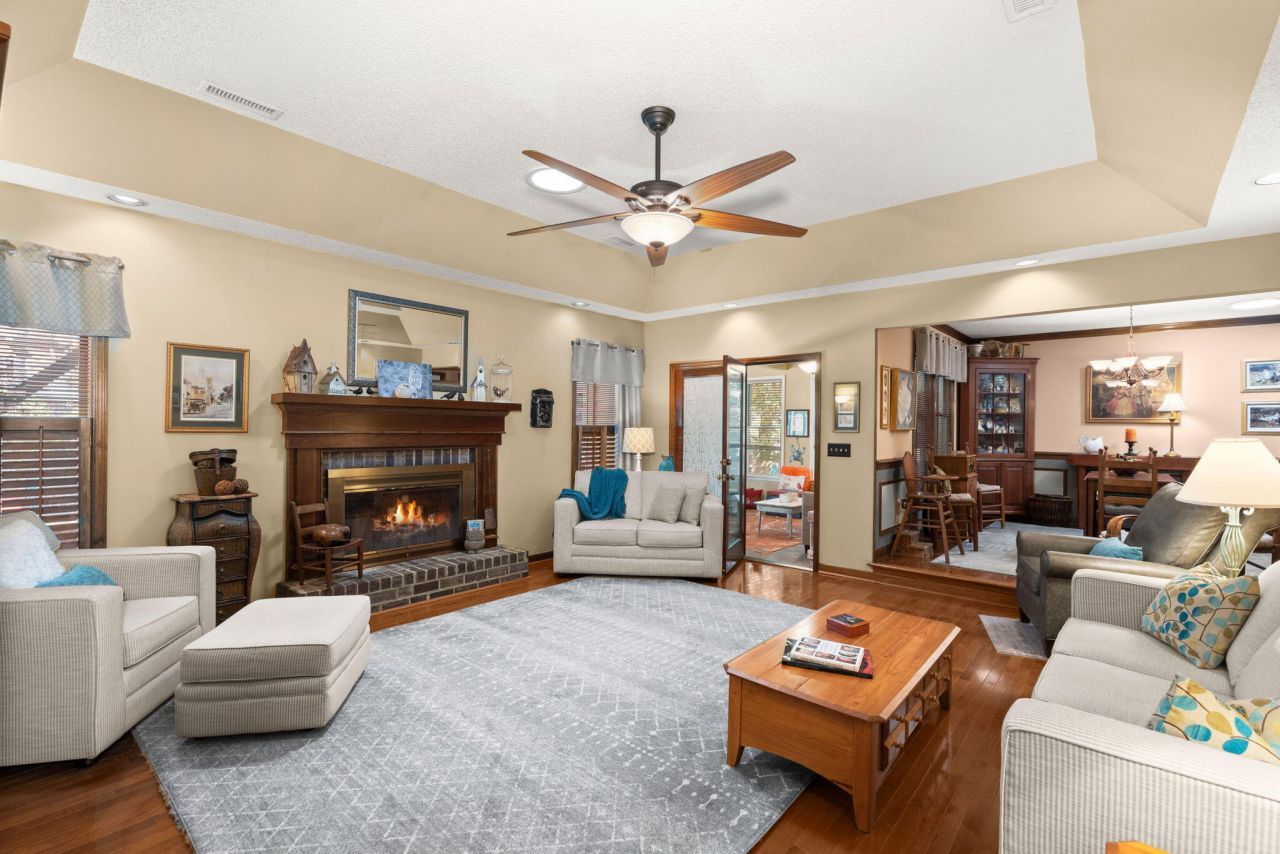 405 Factors Walk Photo 13