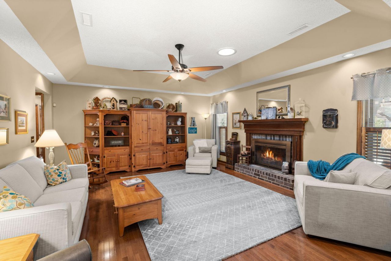 405 Factors Walk Photo 14