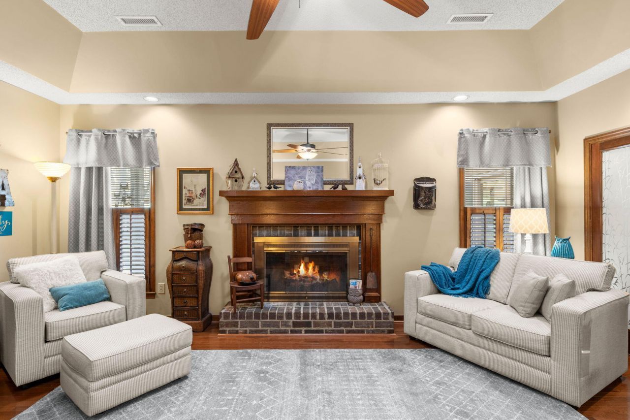 405 Factors Walk Photo 16