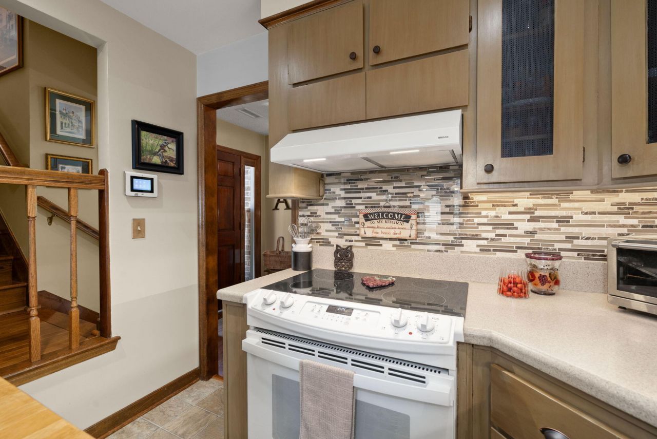 405 Factors Walk Photo 17