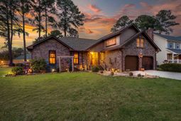 405 Factors Walk photo 4