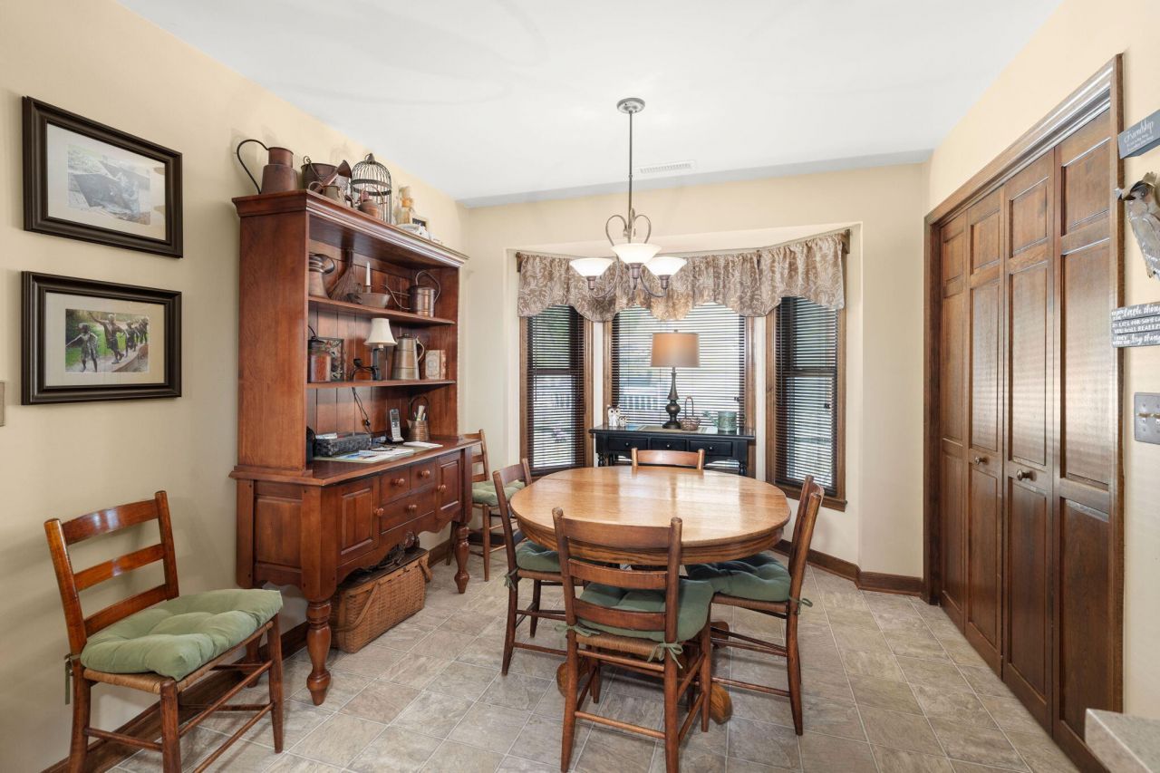 405 Factors Walk Photo 21