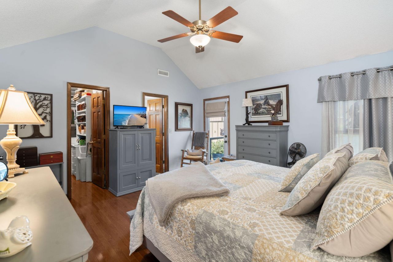 405 Factors Walk Photo 25