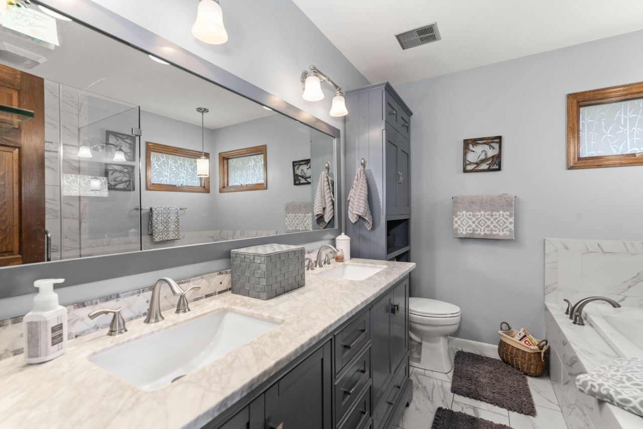 405 Factors Walk Photo 26