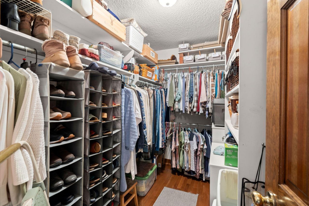 405 Factors Walk Photo 29