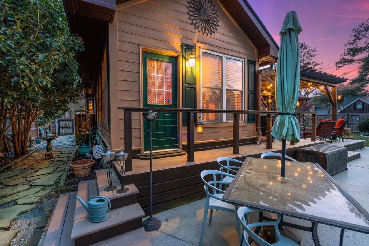 405 Factors Walk Photo 43