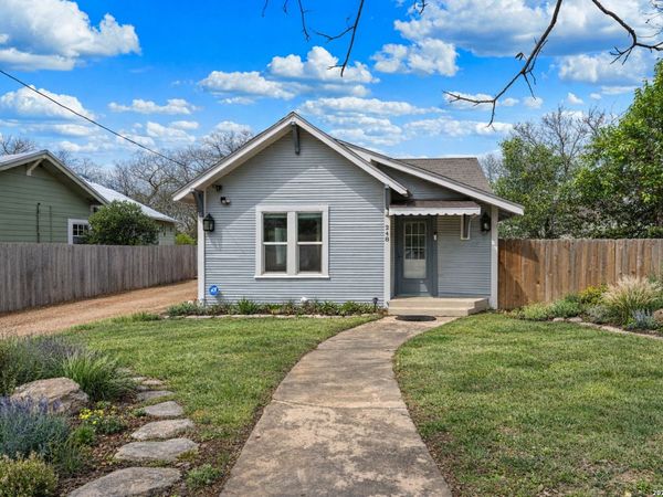 248 N Travis St, Kerrville, TX 78028