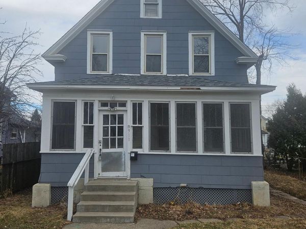 911 Jenks Avenue E, Saint Paul, MN 55106