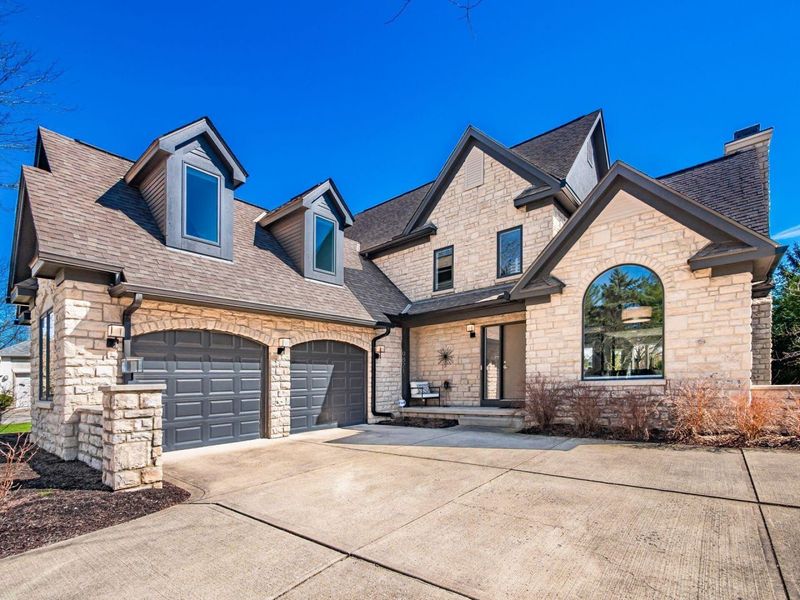 9821 Oxford Circle, Powell, OH 43065 Photo 2