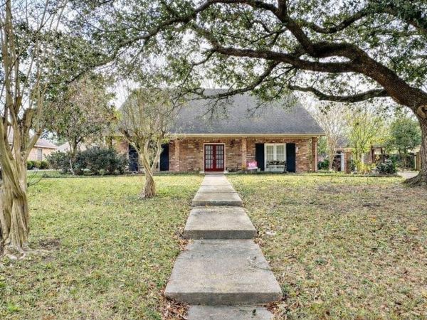 110 Rimwood Avenue , Lafayette, LA 70501