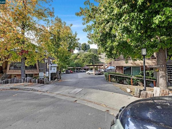 146 Ascot Ct, Unit 2, Moraga, CA 94556