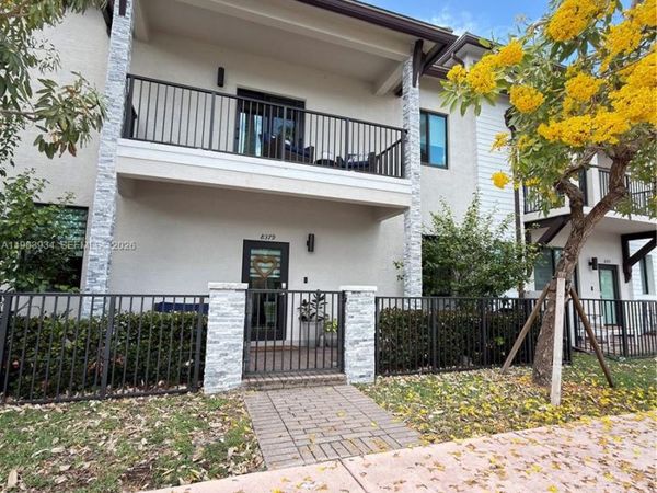 8379 Central Park Blvd , Doral, FL 33166