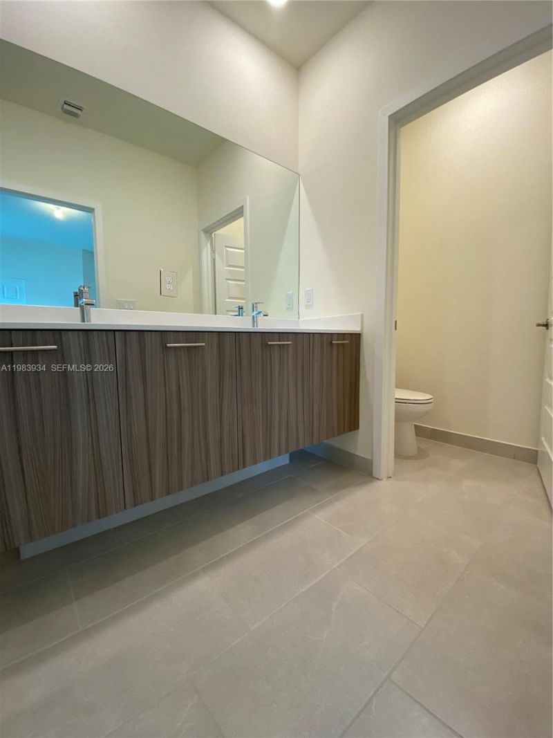 8379 Central Park Blvd , Doral, FL 33166 Photo