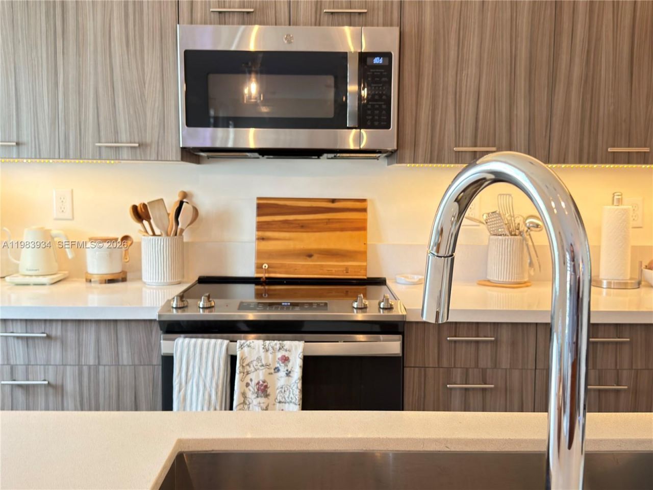 8379 Central Park Blvd , Doral, FL 33166 Photo