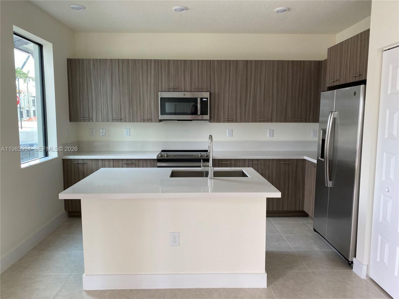 8379 Central Park Blvd , Doral, FL 33166 Photo