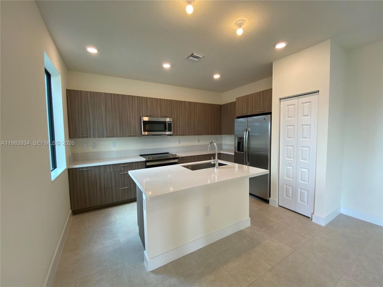 8379 Central Park Blvd , Doral, FL 33166 Photo