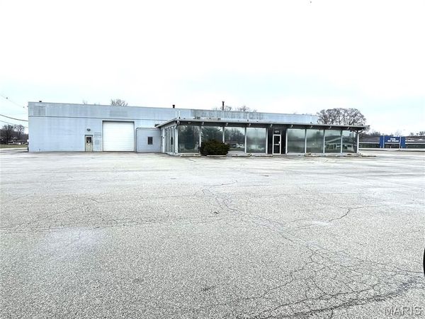 1371 Vaughn Road, Wood River, IL 62095