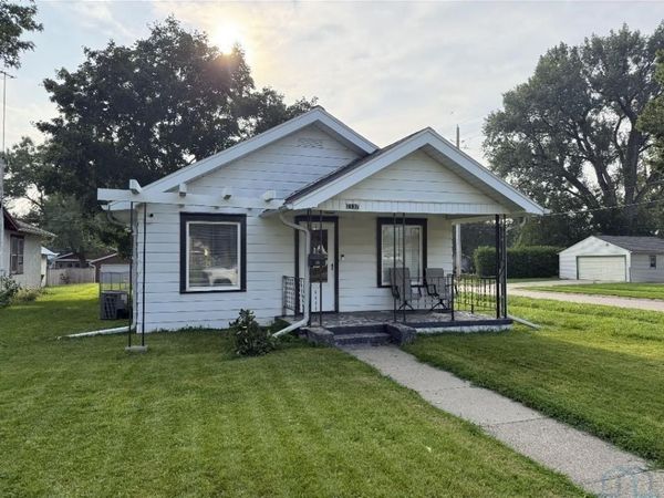 2137 DEWEY ST, Sioux City, IA 51109