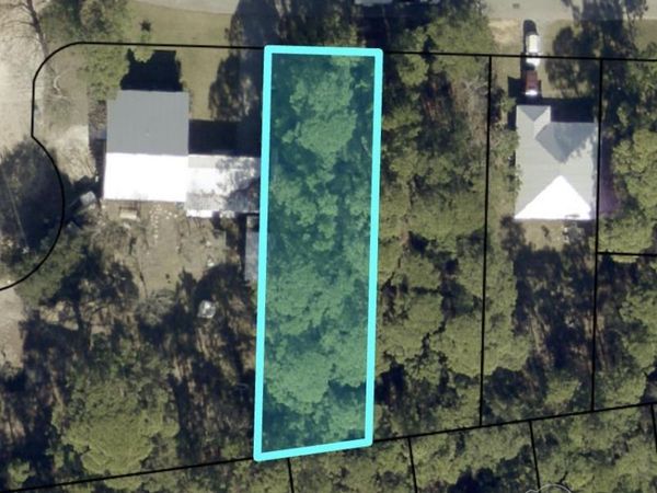 5943 Embassy St, Gulf Breeze, FL 32563