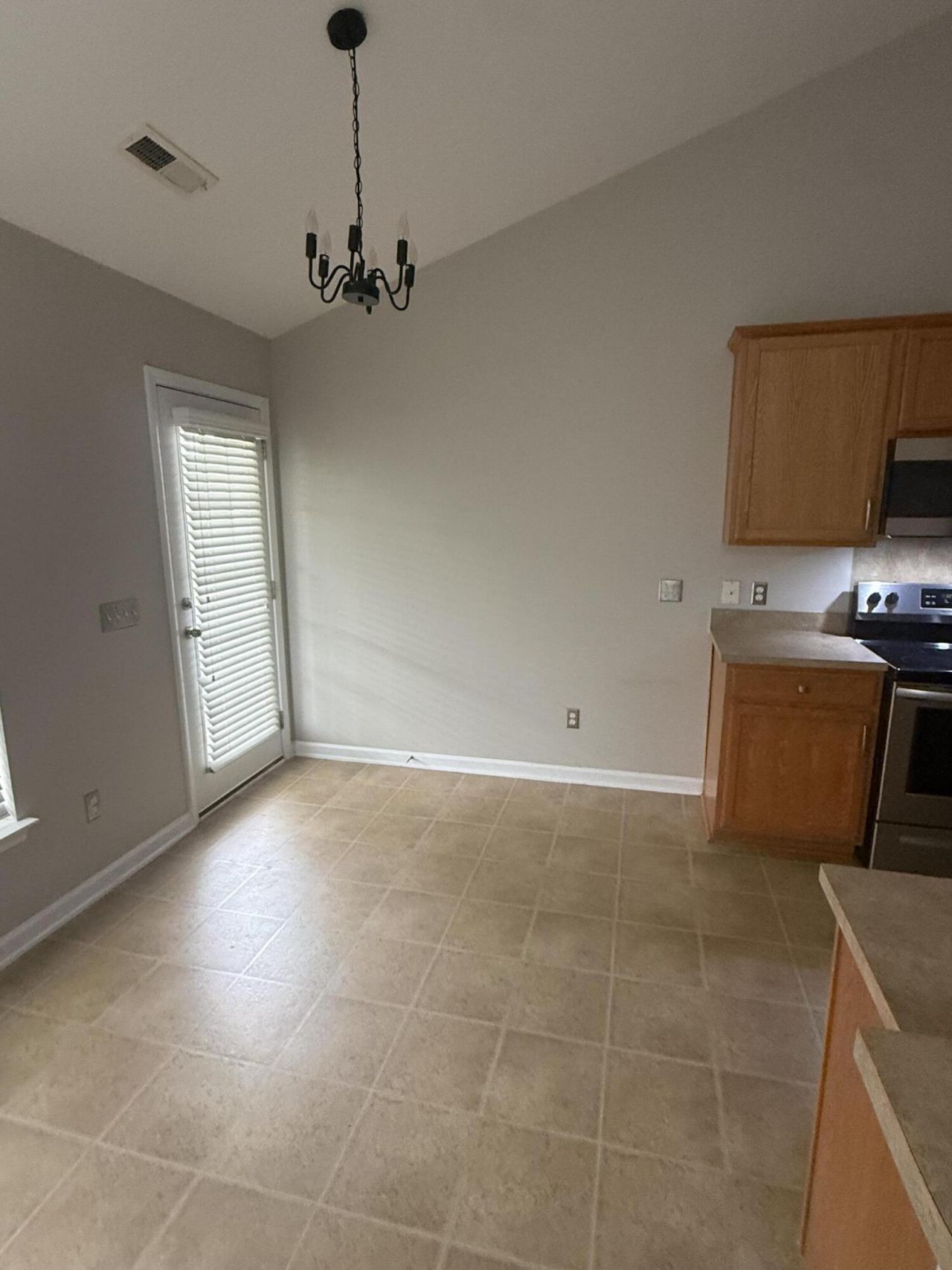 435 Watershed Drive Photo 4