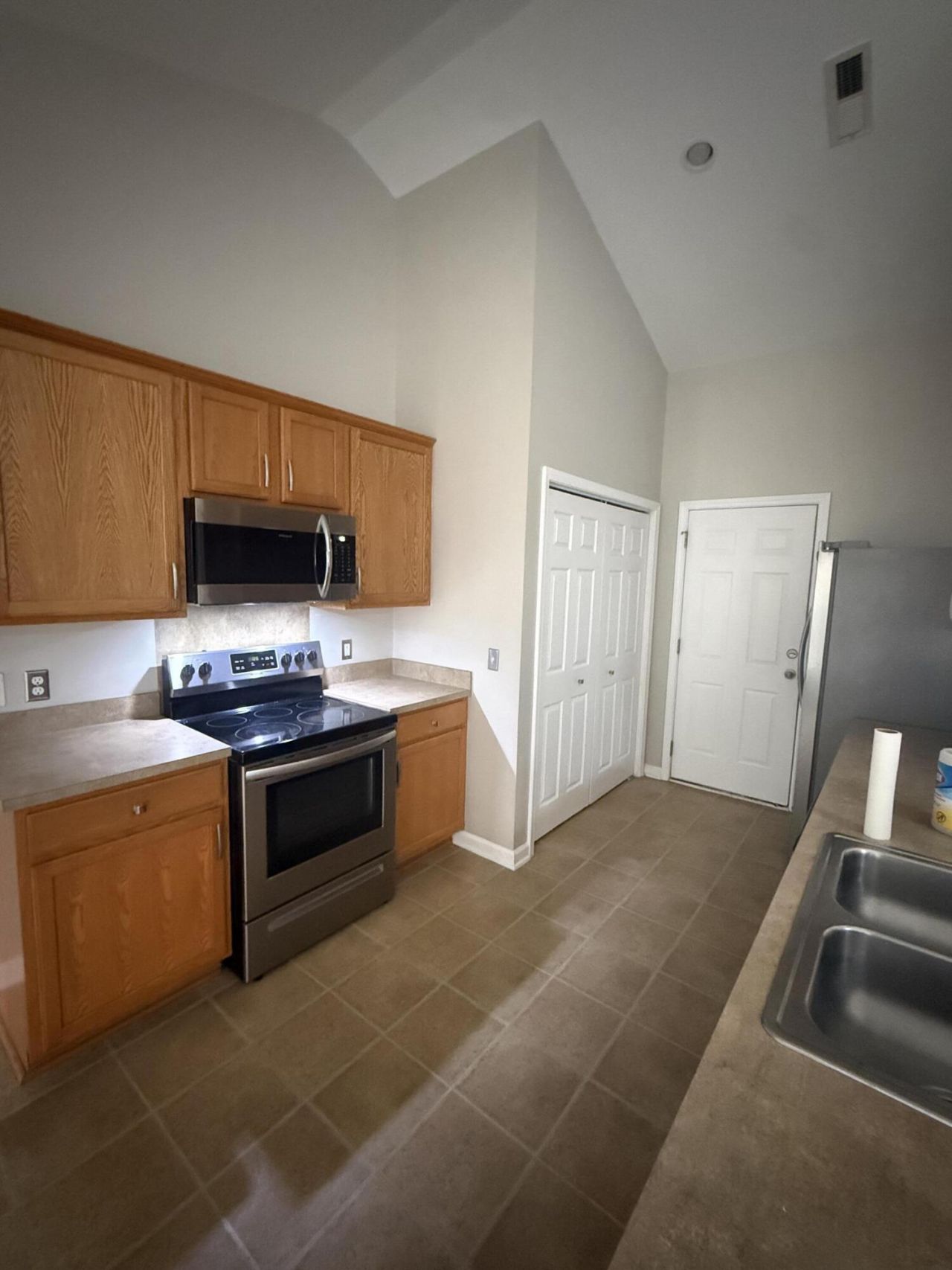 435 Watershed Drive Photo 6