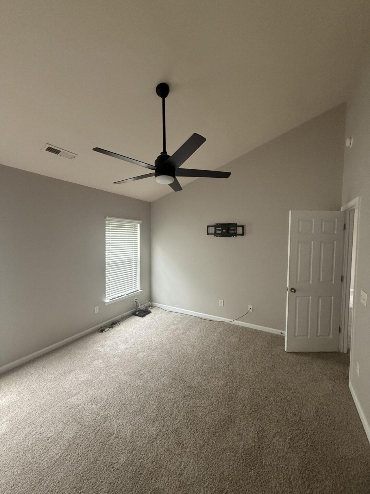 435 Watershed Drive Photo 7