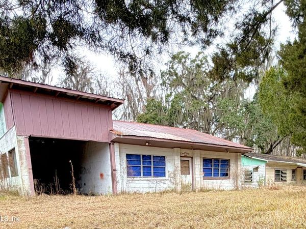 435 W RIVER Road, Palatka, FL 32177