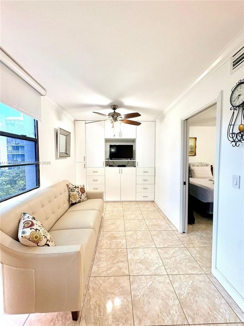 20500 W Country Club Dr, Unit 410, Aventura, FL 33180 Photo