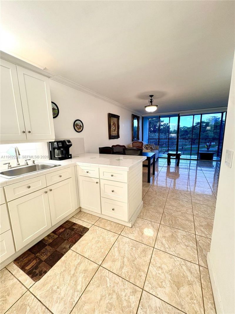 20500 W Country Club Dr, Unit 410, Aventura, FL 33180 Photo