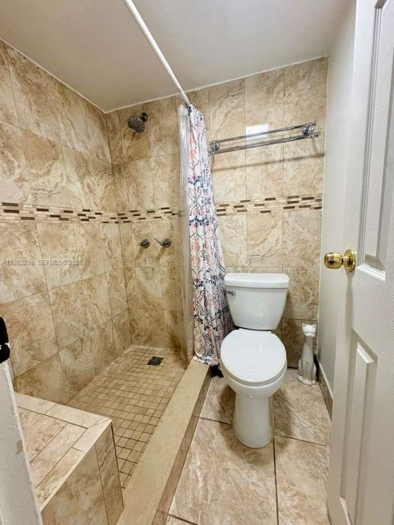 20500 W Country Club Dr, Unit 410, Aventura, FL 33180 Photo