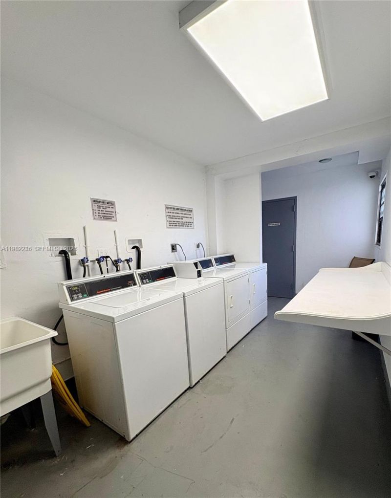 20500 W Country Club Dr, Unit 410, Aventura, FL 33180 Photo