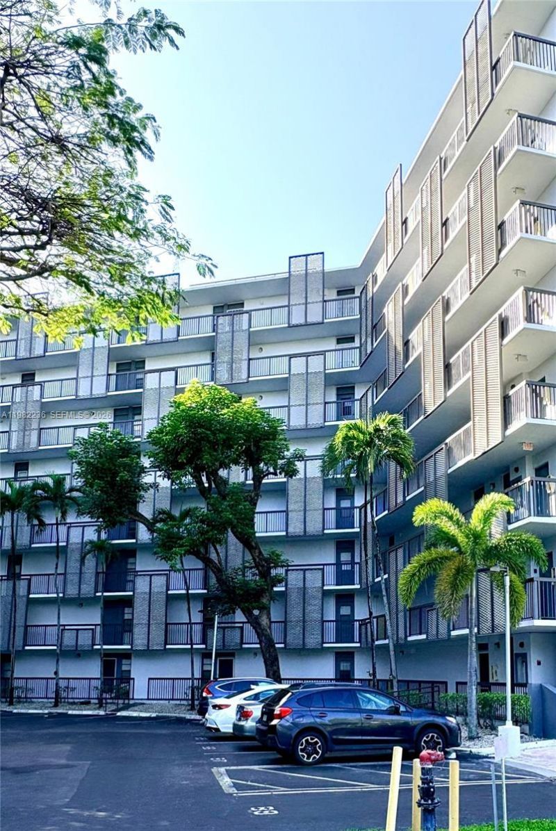 20500 W Country Club Dr, Unit 410, Aventura, FL 33180 Photo