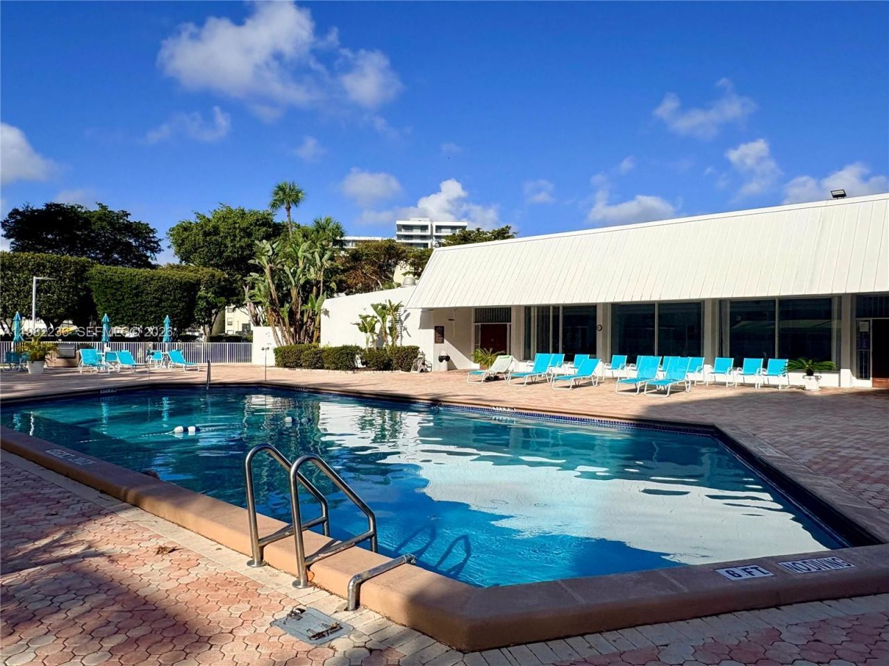 20500 W Country Club Dr, Unit 410, Aventura, FL 33180 Photo