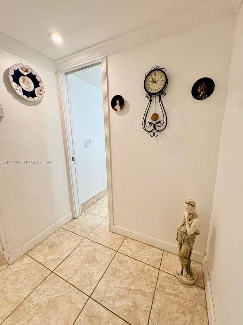 20500 W Country Club Dr, Unit 410, Aventura, FL 33180 Photo