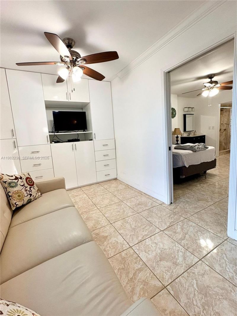 20500 W Country Club Dr, Unit 410, Aventura, FL 33180 Photo