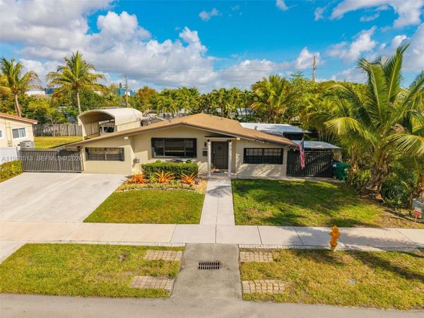 2485 NE 214th St , Miami, FL 33180